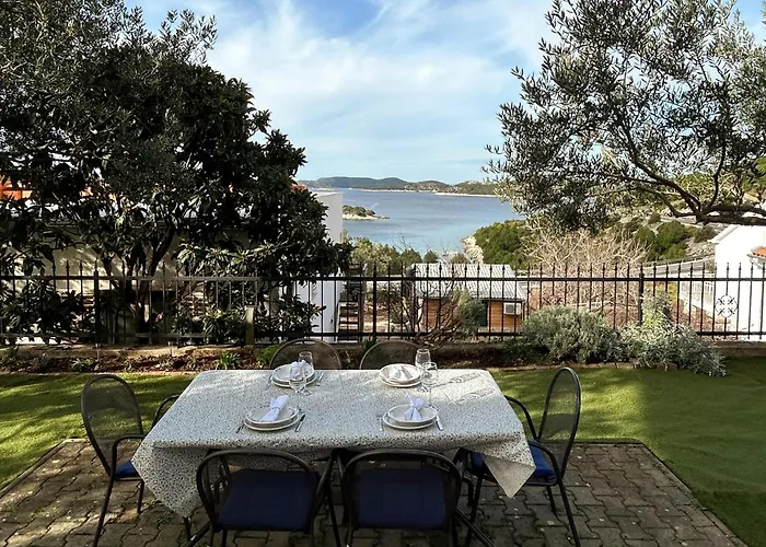 Beautiful In With Wifi Apartamento Primošten